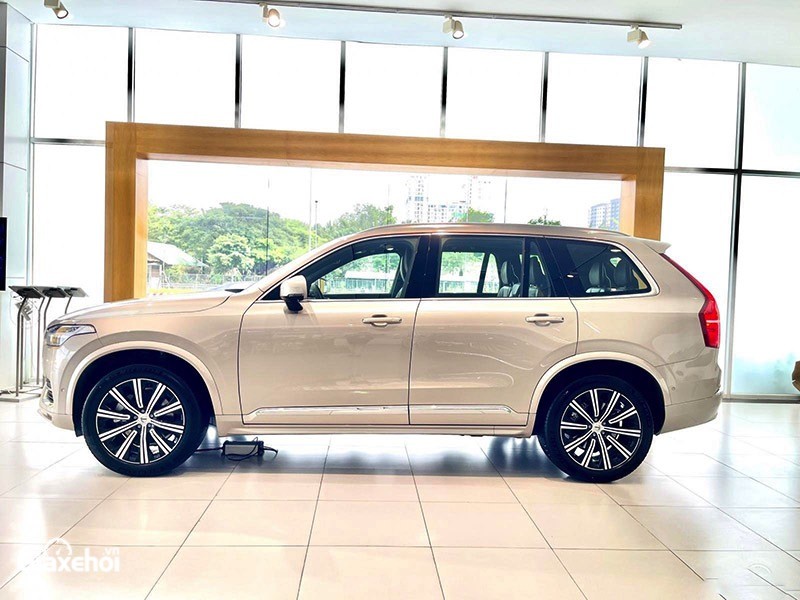 hong-xe-volvo-xc90-ultimate-2023-giaxehoi-vn-11-800x600