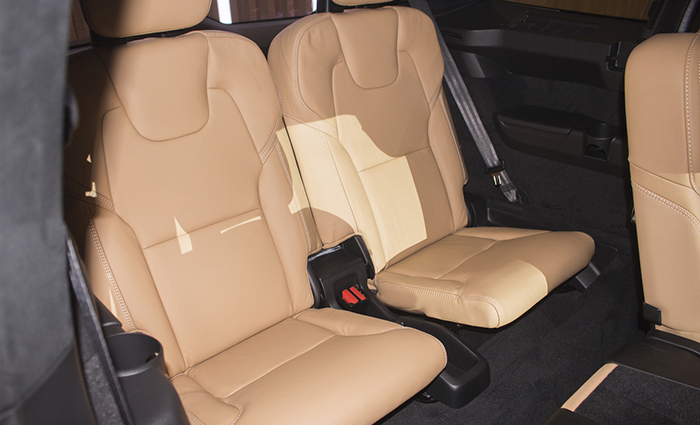 hang-ghe-thu-ba-volvo-xc90